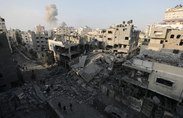 Ερείπια κτηρίων στη Γάζα μετά τα ισραηλινά χτυπήματα στην περιοχή (φωτ.: EPA/Mohammed Saber)