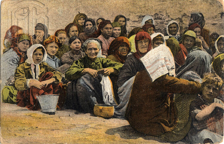 Ταχυδρομικό δελτάριο του 1918. Έλληνες πρόσφυγες από τη Μικρά Ασία (πηγή: Γενικά Αρχεία του Κράτους – Ιστορικό Αρχείο Μακεδονίας)