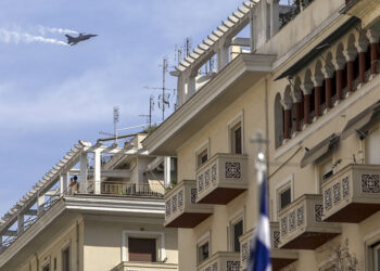 Διελεύσεις μαχητικών αεροσκαφών πάνω από την πόλη της Θεσσαλονίκης (φωτ.: ΜΟΤΙΟΝΤΕΑΜ / Βασίλης Βερβερίδης)