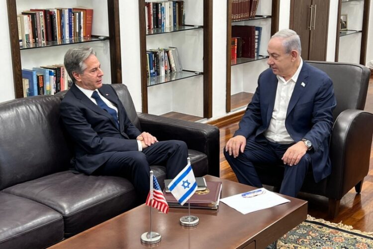 Συνάντηση του Αμερικανού ΥΠΕΞ Άντονι Μπλίνκεν με τον πρωθυπουργό του Ισραήλ Μπενιαμίν Νετανιάχου στο Τελ Αβίβ, 3 Νοεμβρίου 2023 (φωτ.: EPA/GPO/Amos Ben Gershom)