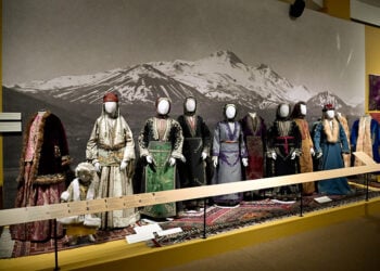 Φορεσιές στην έκθεση «Μικρά Ασία: Λάμψη-Καταστροφή-Ξεριζωμός-Δημιουργία» στο Μουσείο Μπενάκη (φωτ.: EUROKINISSI / Μιχάλης Καραγιάννης)