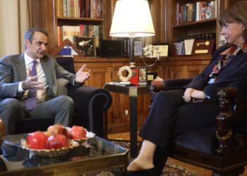 Συνάντηση της ΠτΔ  Κατερίνας Σακελλαροπούλου με τον πρωθυπουργό Κυριάκο Μητσοτάκη, στο Προεδρικό Μέγαρο, Τετάρτη 29 Νοεμβρίου 2023. (Φωτ.: Eurokinissi/Γιάννης Παναγόπουλος)