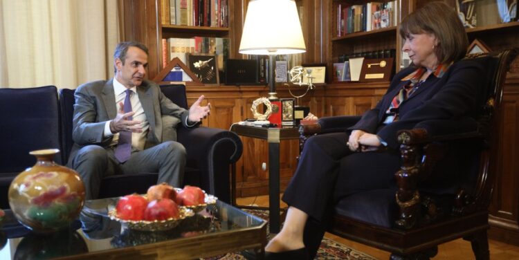 Συνάντηση της ΠτΔ  Κατερίνας Σακελλαροπούλου με τον πρωθυπουργό Κυριάκο Μητσοτάκη, στο Προεδρικό Μέγαρο, Τετάρτη 29 Νοεμβρίου 2023. (Φωτ.: Eurokinissi/Γιάννης Παναγόπουλος)