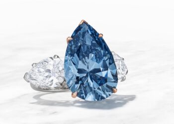 Το διαμάντι Bleu Royal είναι δεμένο σε δαχτυλίδι και θεωρείται μοναδικό λόγω του φανταχτερού μπλε χρώματος και του αμετάβλητου σχήματός του (φωτ.: Christies.com)