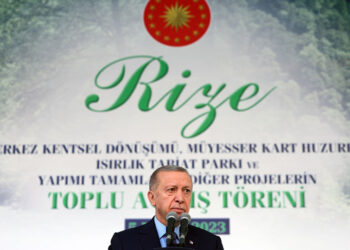 Στιγμιότυπο από την ομιλία του Ρετζέπ Ταγίπ Ερντογάν στη Ριζούντα (φωτ.: Προεδρία της Δημοκρατίας της Τουρκίας)