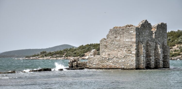 Ο βυζαντινός πύργος στην είσοδο του λιμανιού της Ιασού (φωτ.: facebook/Turkish Archaeological News)