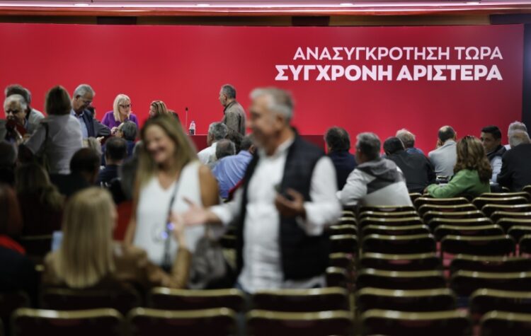 Στιγμιότυπο από τη συνεδρίαση της κεντρικής επιτροπής του ΣΥΡΙΖΑ (φωτ.: EUROKINISSI/Γιώργος Κονταρίνης)