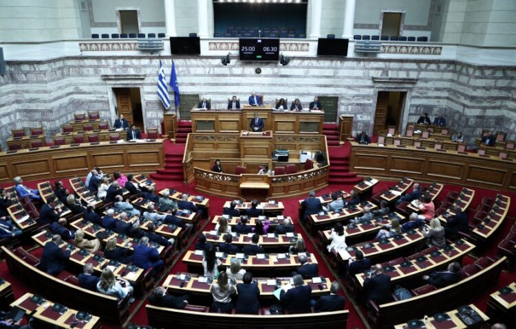 Στιγμιότυπο από συνεδρίαση της Ολομέλειας (φωτ.: EUROKINISSI/Σωτήρης Δημητρόπουλος)
