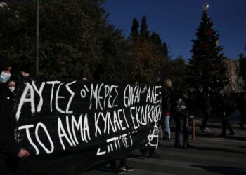 Εικόνα από το σώμα της μαθητικής- φοιτητικής πορείας στην Αθήνα, στη μνήμη του Αλέξανδρου Γρηγορόπουλου(φωτ.: Κώστας Τζούμας/EUROKINISSI)