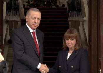 Ο Τούρκος πρόεδρος Ρετζέπ Ταγίπ Ερντογάν με την Κατερίνα Σακκελαροπούλου στο Προεδρικό Μέγαρο (φωτ.: ertnews)