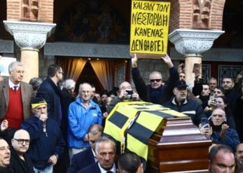 Εικόνες από την κηδεία του Κώστα Νεστορίδη (φωτ.: Eurokinissi/Μάρκος Χουζούρης)