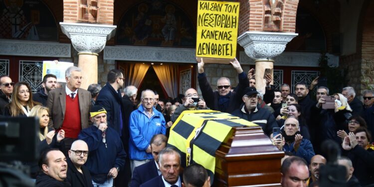 Εικόνες από την κηδεία του Κώστα Νεστορίδη (φωτ.: Eurokinissi/Μάρκος Χουζούρης)