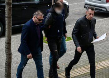 Απολογία στον εισαγγελέα του 44χρονου Νορβηγού, που κατηγορείται για τη δολοφονία 32χρονου αστυνομικού τα ξημερώματα της Πέμπτης (28/12), σε μπαρ, στη Θεσσαλονίκη, Παρασκευή 29 Δεκεμβρίου 2023. (Φωτ.: Eurokinissi/Κωνσταντίνος Τσακιτζής)