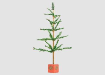 Το υπεραιωνόβιο χριστουγεννιάτικο δέντρο (πηγή: Hansons Auctioneers)