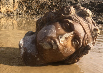 Η κεφαλή της Αφροδίτης που βρέθηκε στους Αιζανούς (φωτ.: Anadolu)