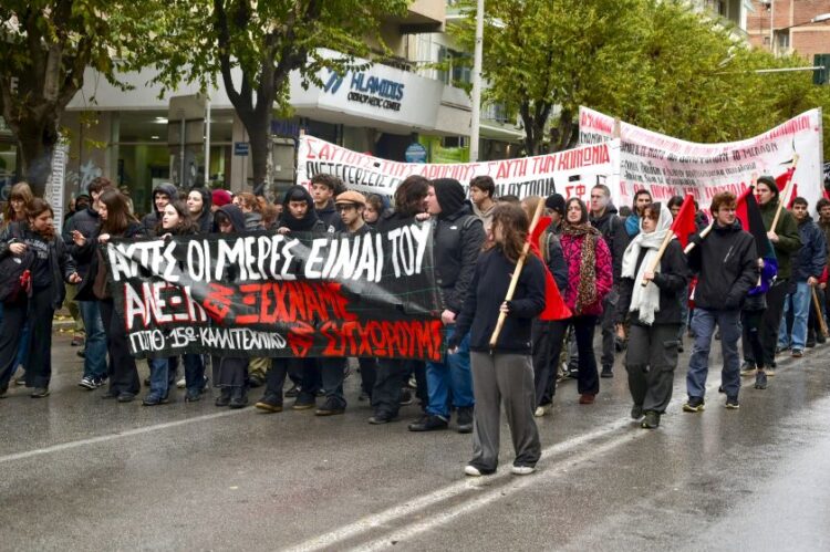 Εικόνα από την πορεία στη μνήμη του Αλέξανδρου Γρηγορόπουλου, στη Θεσσαλονίκη (φωτ.: Κωνσταντίνος Τσακιτζής/EUROKINISSI)