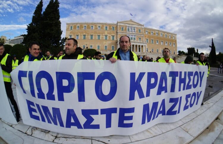 Στιγμιότυπο από διαμαρτυρία αστυνομικών υπαλλήλων για την ασφάλειά τους στη διάρκεια αθλητικών γεγονότων (φωτ.: EUROKINISSI/Γιώργος Κονταρίνης)