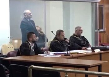 Στιγμιότυπο από δίκη του Φρέντι Μπελέρη στα Τίρανα (φωτ.: glomex)