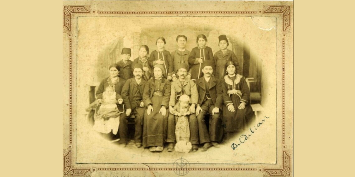 Η οικογένεια Ντιλνιλιάν στη Σεβάστεια, περίπου το 1890 (Φωτογραφική συλλογή οικογένειας Ντιλντιλιάν)