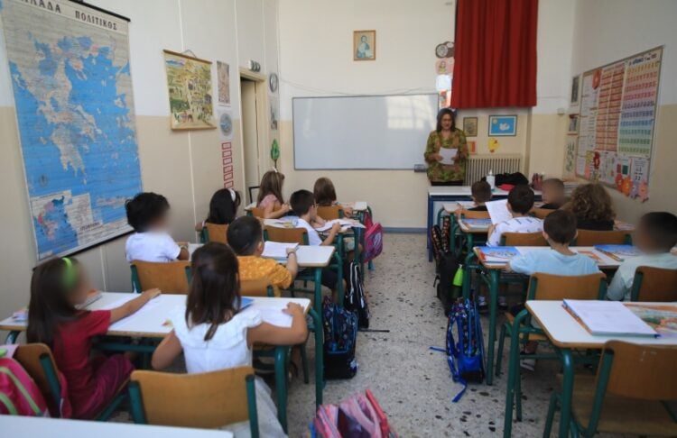 Μαθητές δημοτικού σχολείου εν ώρα μαθήματος (φωτ. αρχείου: EUROKINISSI/Γιάννης Παναγόπουλος)