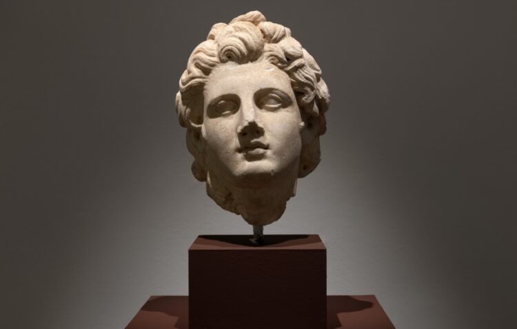 Προτομή του Μεγάλου Αλεξάνδρου (φωτ.: Μουσείο Κυκλαδικής Τέχνης/Πάρις Ταβιτιάν)
