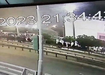 Καρέ από το βίντεο ντοκουμέντο μετά την έφοδο των χούλιγκαν στο πάρκινγκ του «Μελίνα Μερκούρη» (πηγή: Glomex)