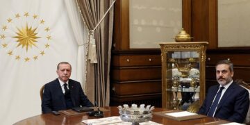 Ρετζέπ Ταγίπ Ερντογάν και Χακάν Φιντάν στο προεδρικό μέγαρο (φωτ. αρχείου: EPA/Turkish President Press Office)