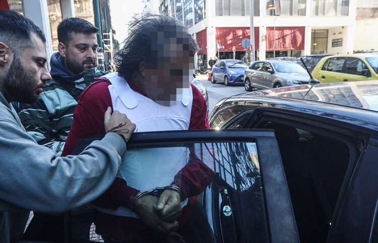 Ο καθ' ομολογίαν δολοφόνος της 43χρονης στη Σαλαμίνα (φωτ.: EUROKINISSI / Γιάννης Παναγόπουλος
