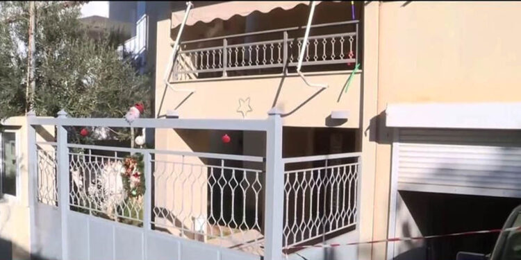 Η μονοκατοικία στα Καλύβια όπου ο 71χρονος δολοφονήθηκε από τον γιο του (πηγή: Glomex)