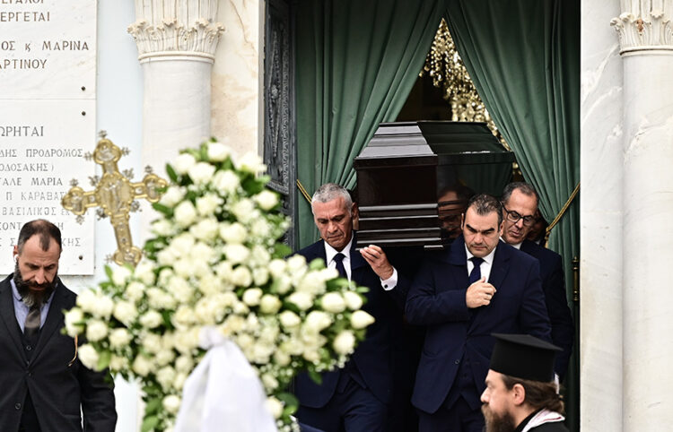 Κηδεία του ηθοποιού και σκηνοθέτη Γιώργου Μιχαλακόπουλου στο Α’ Νεκροταφείο Αθηνών (φωτ.: EUROKINISSI / Μιχάλης Καραγιάννης)