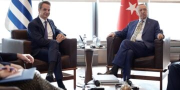 Από αριστερά, ο Κυριάκος Μητσοτάκης και ο Ρετζέπ Ταγίπ Ερντογάν τον περασμένο Σεπτέμβριο, στη Νέα Υόρκη, στο πλαίσιο της γενικής συνέλευσης του ΟΗΕ (φωτ.: Γραφείο Τύπου Πρωθυπουργού/Δημήτρης Παπαμήτσος)