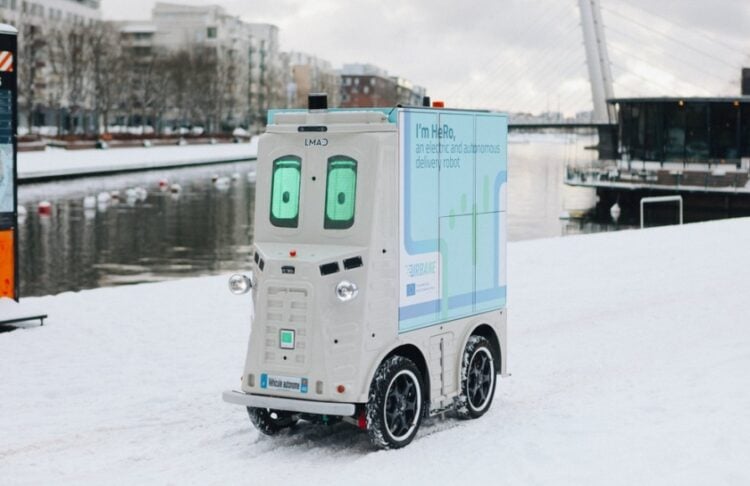 Το χαριτωμένο φορτηγάκι-ρομπότ, εκτός από δώρα, σκορπίζει και χαμόγελα από όπου περνάει (φωτ.: forumvirium.fi)