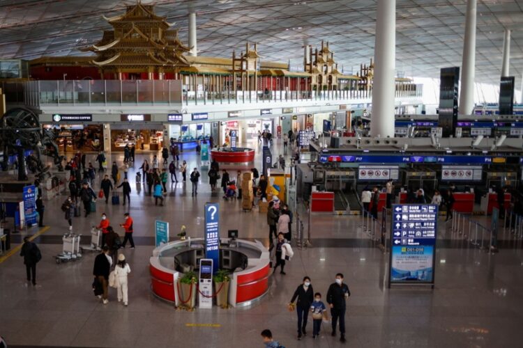 Στιγμιότυπο από το διεθνές αεροδρόμιο του Πεκίνου (φωτ. αρχείου: EPA/Mark R. Cristino)
