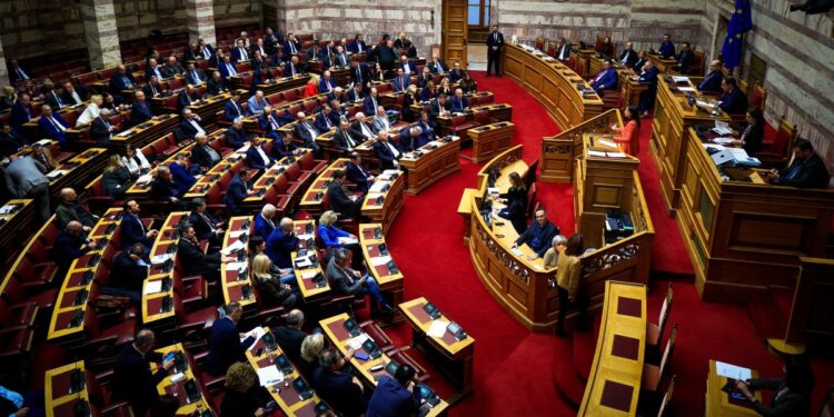 Συζήτηση και ψηφοφορία στην Ολομέλεια της Βουλής του σχεδίου νόμου του Υπουργείου Εσωτερικών «Εκλογή ευρωβουλευτών, διευκόλυνση εκλογέων μέσω επιστολικής ψήφου, εκκαθάριση εκλογικών καταλόγων και λοιπές διατάξεις του Υπουργείου Εσωτερικών», Τετάρτη 24 Ιανουαρίου 2024. ( Φωτ.: Eurokinissi/Γιώργος Κονταρίνης)