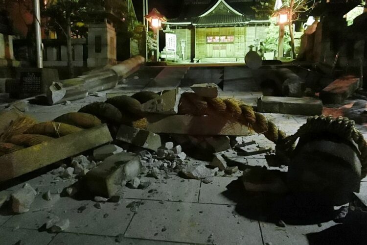 Εικόνα από το μνημείο Onohiyoshi 
που έπαθε ζημιά μετά τον ισχυρό σεισμό στην κεντρική Ιαπωνία (φωτ.: EPA/JIJI PRESS JAPAN)