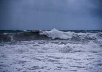 Η θάλασσα σε παραλίες της Πρέβεζας (Κανάλι, Μονολίθι) κατά τη διάρκεια της κακοκαιρίας.
(φωτ.: Γιώργος Ευσταθίου/EUROKINISSI)