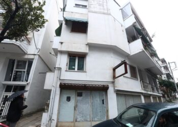 Το σπίτι  στην Καλαμαριά Θεσσαλονίκης όπου έμενε η 41χρονη έγκυος που δολοφονήθηκε (φωτ.: 
Βασίλης Βερβερίδης/ΜΟΤΙΟΝΤΕΑΜ)