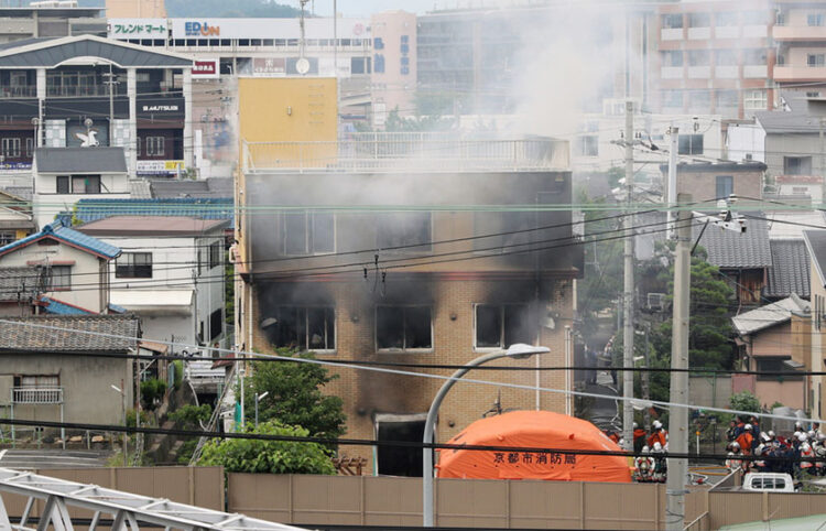 Το Kyoto Animation αμέσως μετά την κατάσβεση της φωτιάς (φωτ.: EPA / Jiji Press Japan Out)