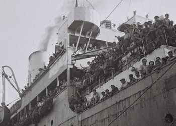 Το πλοίο Ματαρόα σε άλλη αποστολή τον Ιούλιο του 1945 (φωτ.: Flickr/ Government Press Office/ GPO)