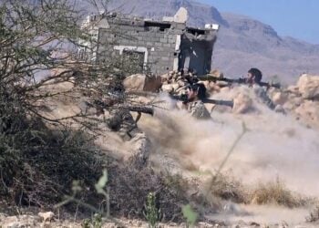 Πυρά από αντάρτες των Χούθι κατά τη διάρκεια άσκησης στην Υεμένη (φωτ.: EPA/HOUTHIS MEDIA CENTER)