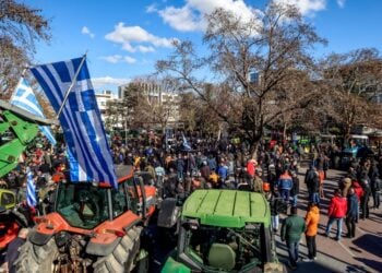 Στιγμιότυπο από τη συγκέντρωση των αγροτών στην κεντρική πλατεία της Λάρισας (φωτ.: EUROKINISSI)