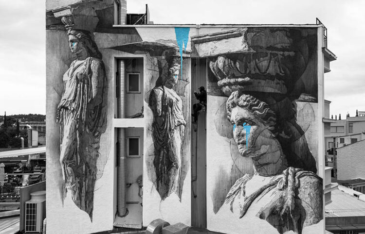 Η τοιχογραφία «Caryatids Crying» (φωτ.: Facebook / INO)
