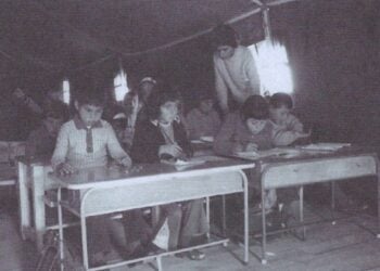 Το σχολείο στην προσφυγιά (φωτ.: Γενικό Προξενείο Κυπριακής Δημοκρατίας στη Θεσσαλονίκη/Συλλογή Ανδρέα Γερμανού)