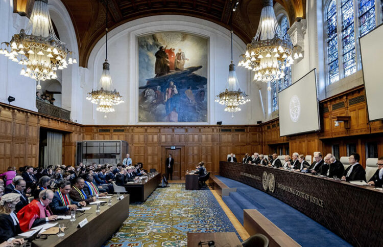 Στιγμιότυπο από συνεδρίαση του Διεθνούς Δικαστηρίου της Χάγης (φωτ. αρχείου: EPA / Remko de Waal)