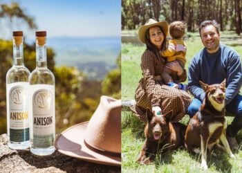 Ο Δημήτρης Κουτσούγερας και η Ελένη Λαμπροπούλου με τον γιο και τα σκυλιά τους και αριστερά μπουκάλια του Anison (φωτ.: facebook/Macedon Distillery)