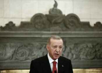 Ο Τούρκος πρόεδρος Ρετζέπ Ταγίπ Ερντογάν στη διάρκεια της κοινής συνέντευξης Τύπου που έδωσε με τον Κυριάκο Μητσοτάκη, στις αρχές Δεκεμβρίου, στην Αθήνα (φωτ.: ΕΡΑ/Γιάννης Κολεσίδης)