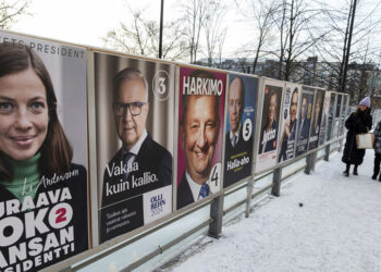 Προεκλογικές αφίσες σε δρόμο του Ελσίνκι (φωτ.: EPA / Mauri Ratilainen)