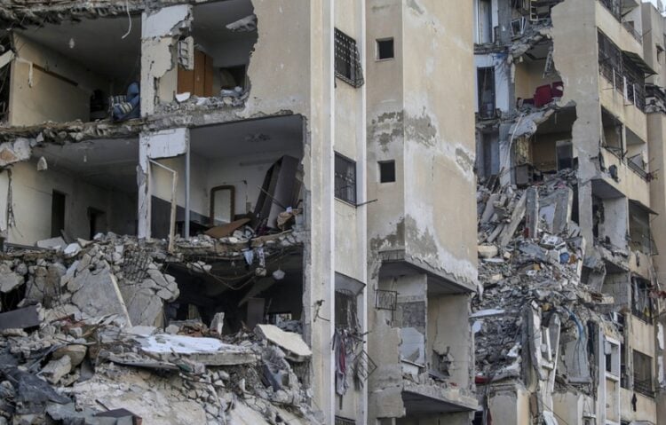 Κατεστραμμένο κτήριο κατοικιών σε περιοχή της Γάζας (φωτ.: EPA/Mohammed Saber)