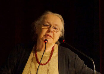 Η Σόνια Ιλίνσκαγια το 2013 στο Μαθητικό Συνέδριο «150 χρόνια Κ.Π. Καβάφης», στο Ζωγράφειο Λύκειο (φωτ.: livemedia.gr)