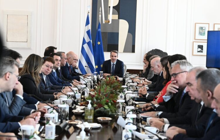 Στιγμιότυπο από το τελευταίο υπουργικό συμβούλιο, στα τέλη του περασμένου Δεκεμβρίου (φωτ.: EUROKINISSI/Τατιάνα Μπόλαρη)